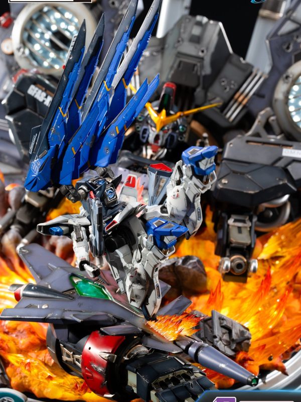 Mobile Suit Gundam statue