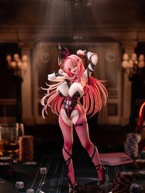 Nikke Velvet Statue