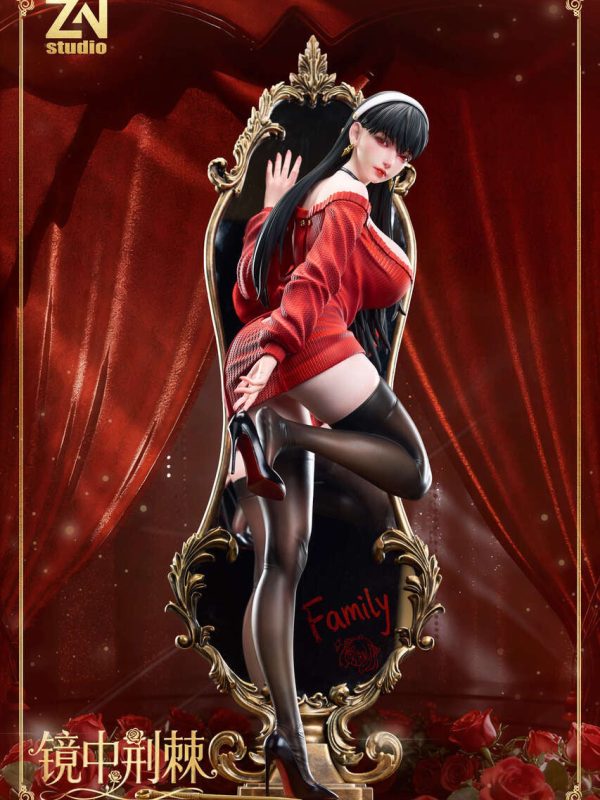 Yor Forger hentai statue