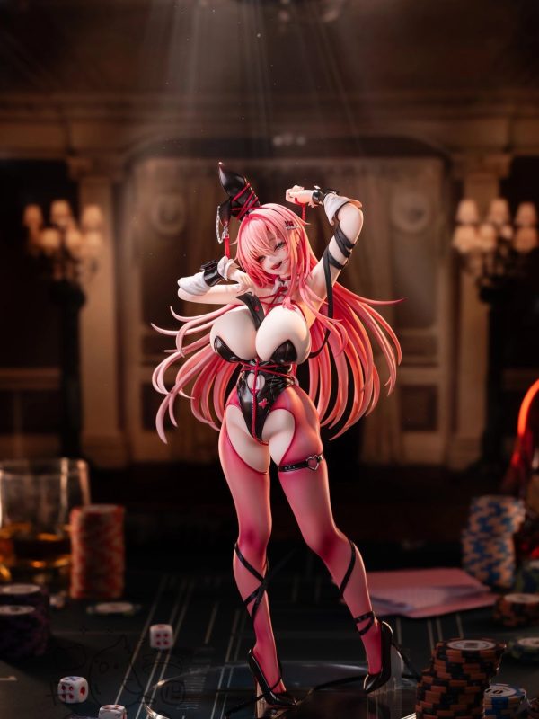 Nikke Velvet Statue