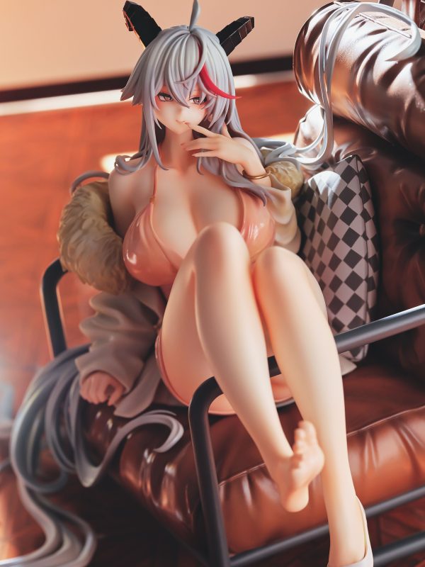 Azur Lane statue