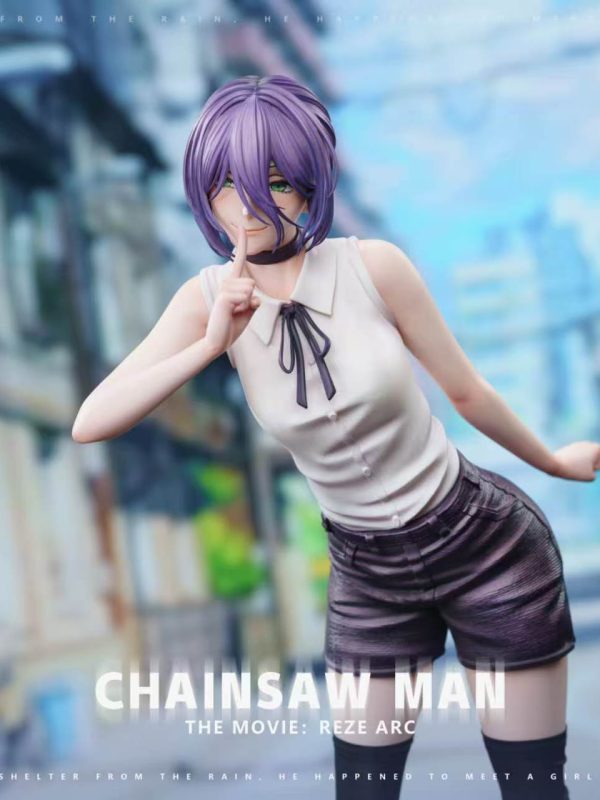 Chainsaw Man statue